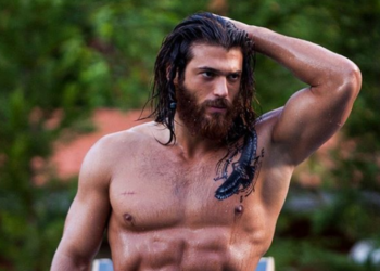 Can Yaman: Ecco le 10 foto più calienti dell’amatissimo attore turco.