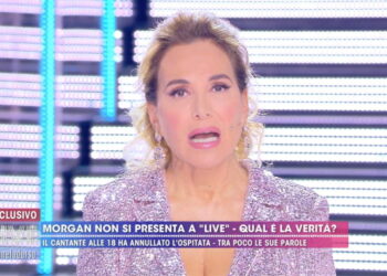 Live – Non è la D’Urso: Morgan non si presenta in studio scatenando l’ira della D’urso. Ecco cosa è successo.
