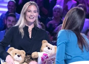 Verissimo, ospite Bar Refaeli: la confessione su Leonardo DiCaprio. La top model aspetta il terzo figlio dal marito
