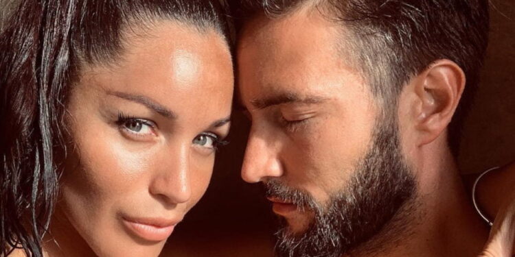 Temptation Island Vip, Alex Belli: “Delia e io aggrediti dal suo ex”. Ma qualcuno non ci crede
