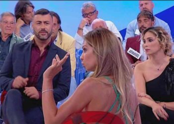 Uomini e Donne, “dama” attacca un suo ex “cavaliere”: “Fattene una ragione!”