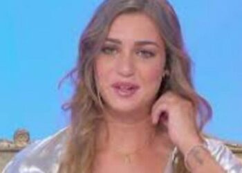 Uomini e Donne, Sara Tozzi: “Ecco il vero motivo per cui lascio il trono”. Per ora nessuna sostituta