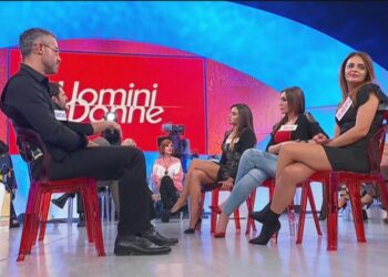 Uomini e Donne, anticipazioni: per Gemma arriva Juan Luis e Tina ironizza: “Un’altra vittima”