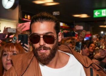 Can Yaman, malore a Madrid: l’attore travolto dall’affetto delle fan