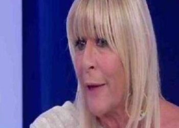 Uomini e Donne, Gemma a Juan Luis: Qui finisce in tragedia”. E Tina le fa una “profezia”