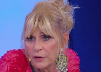 Uomini e Donne, Gemma Galgani allontanata: il commento di un personaggio vicinissimo a Maria De Filippi