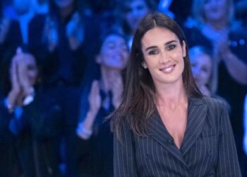 Verissimo, anticipazioni sabato 21 dicembre. Tra gli ospiti una famosa opinionista e una concorrente del Grande Fratello Vip 4.