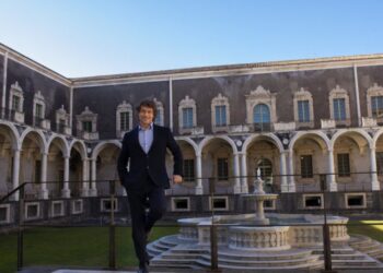 Ascolti tv, dati auditel sabato 18 gennaio. Sfida tra C’è Posta per Te e Meraviglie.