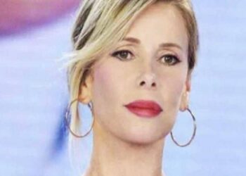 L’Isola de Famosi: Alessia Marcuzzi rinuncia alla conduzione del reality. Ecco chi potrebbe sostituirla.
