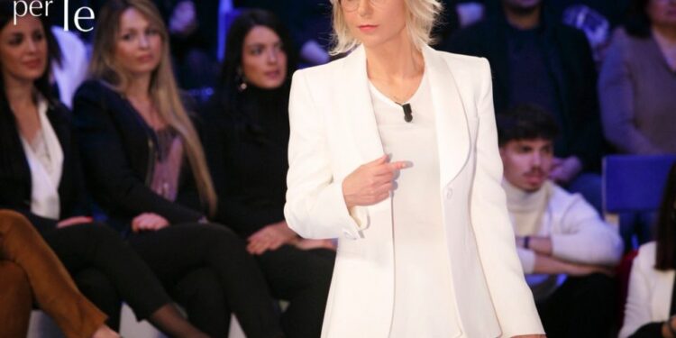 C’è Posta per Te, anticipazioni di domani, sabato 11 gennaio: prima puntata con Can Yaman e Johnny Depp.