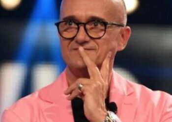 Grande Fratello Vip: Alfonso Signorini sotto accusa per colpa di una concorrente. Ma rimonta negli ascolti.
