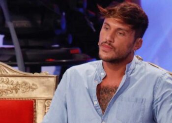 Uomini e Donne, guai per Giulio Raselli: c’entra una ragazza misteriosa.