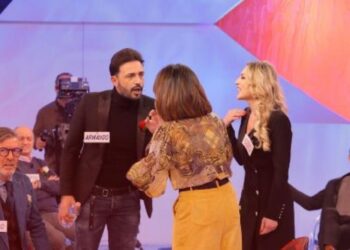 Uomini e Donne: Armando e Veronica litigano ancora. Lui attacca anche Barbara.
