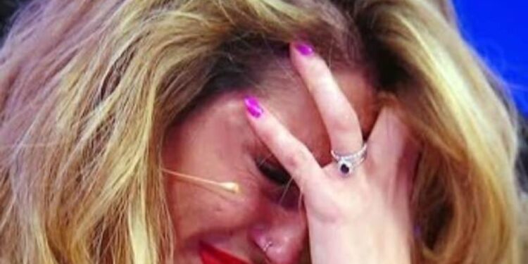 Uomini e Donne, Ida Platano torna in studio in lacrime: forti dubbi del pubblico sulla sincerità di Riccardo Guarnieri.