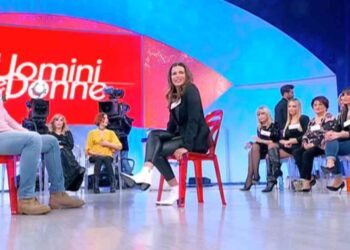 Uomini e Donne, anticipazioni di oggi, giovedì 27 febbraio: Valentina M. piange per Massimiliano, Barbara criticata