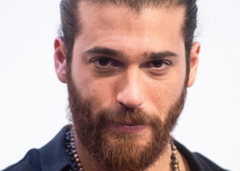 Can Yaman, doccia fredda per le fan italiane: niente “Isola dei Famosi”!