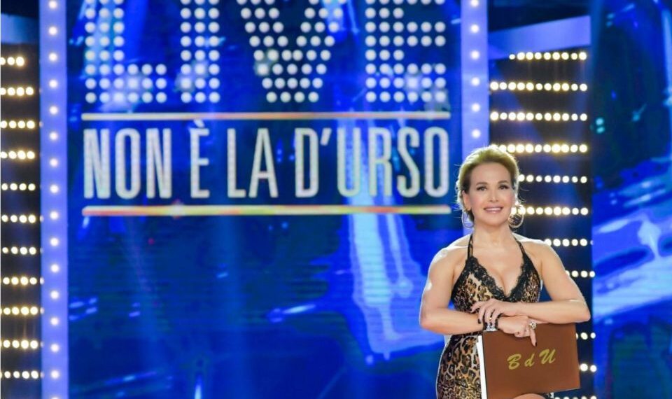 Ascolti tv, dati auditel domenica 9 febbraio. Sfida tra Live – Non è la D’Urso e “Come una Madre”.