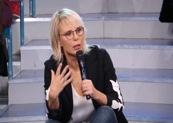 Uomini e Donne, anticipazioni di oggi, lunedì 3 febbraio: protagonisti con Giovanna, Carlo e Cecilia.