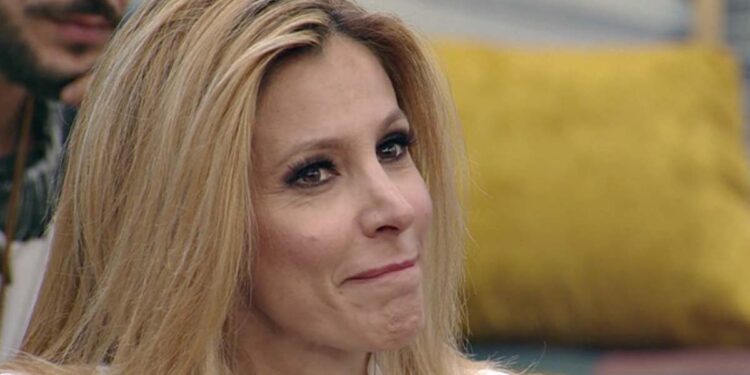 Grande Fratello Vip, Adriana Volpe contro gli autori: ecco perché
