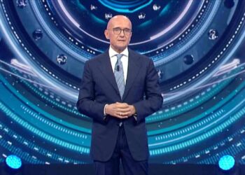 Grande Fratello Vip, Coronavirus: come Alfonso Signorini ha condotto la puntata di mercoledì 11 marzo