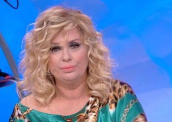 Uomini e Donne, anticipazioni Trono Over: litigio tra Tina e un fan di Gemma