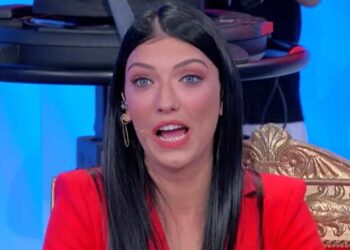 Uomini e Donne, dubbi del pubblico su Giovanna Abate a causa di Alessandro Zarino. La situazione tra lui e Veronica