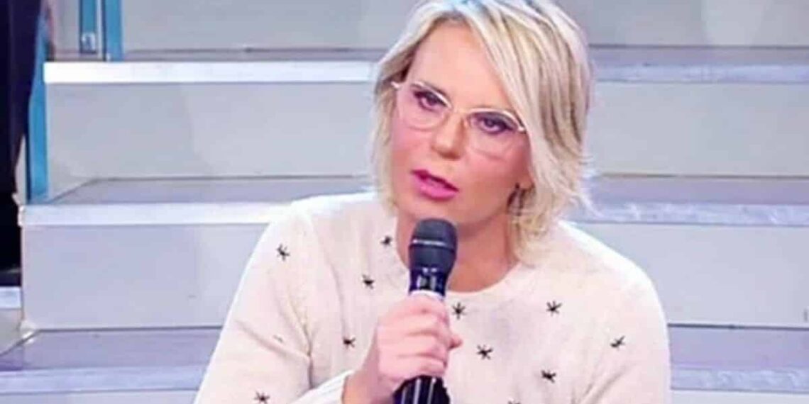 Uomini e Donne, durissimo attacco al programma e a Maria De Filippi da parte di un’ex dama: le sue parole