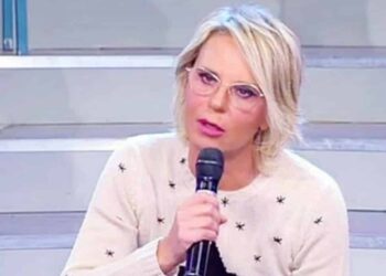 Uomini e Donne, durissimo attacco al programma e a Maria De Filippi da parte di un’ex dama: le sue parole
