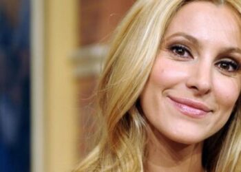 Gf Vip, Adriana Volpe risponde ai fan sull’eventualità di condurre il reality. E chiarisce la sua assenza al compleanno del marito