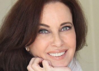 Clarissa Burt, vita privata, chi è, età, carriera, partner e curiosità sull’attrice ed ex modella