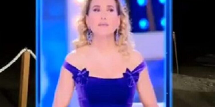 Live-Non è la D’Urso, Barbara smaschera due ospiti e i social li sbeffeggiano