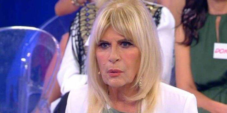Uomini e Donne, anticipazioni di oggi giovedì 7 maggio: la pensione di Gemma Galgani al centro dell’attenzione. Torna un ex personaggio