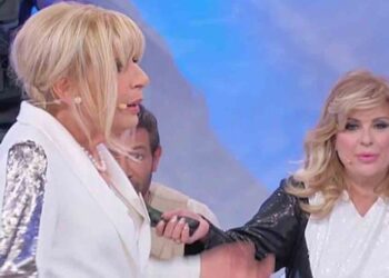 Uomini e Donne, anticipazioni puntata 15 maggio: Gemma conosce Occhi Blu