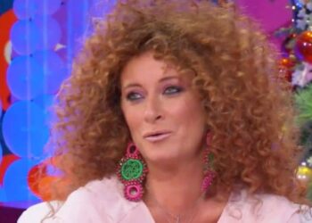 Valentina Persia: vita privata, età, carriera, marito, figli e curiosità sulla comica e attrice