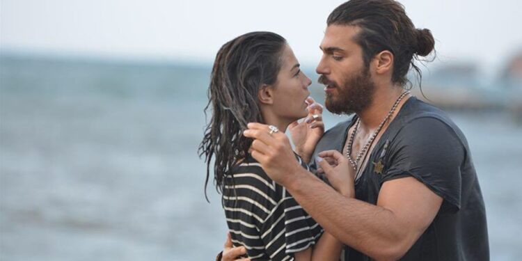 Anticipazioni Daydreamer 17 luglio: Sanem benda Can per fargli assaggiare i piatti di sua madre. Sul set accadono divertenti imprevisti