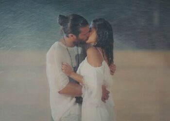 Daydreamer, il bacio in giardino tra Can e Sanem è costato caro all’attore turco: cosa è successo?