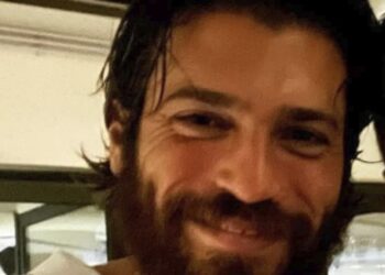 viola come il mare can can yaman fiumicino
