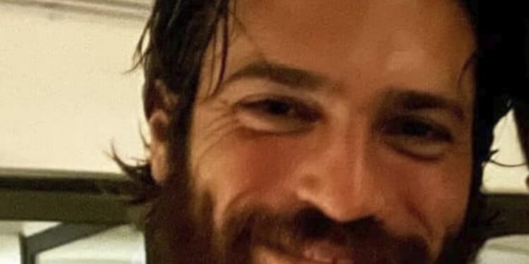 viola come il mare can can yaman fiumicino