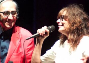 alice vita privata biografia carriera franco battiato ed alice durante un concerto di qualche anno fa 2070237
