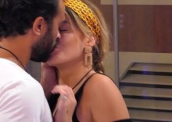 gf vip 6 gianmaria antinolfi gfvip gianmaria bacia codegoni per un gioco lei non gradisce 2686882