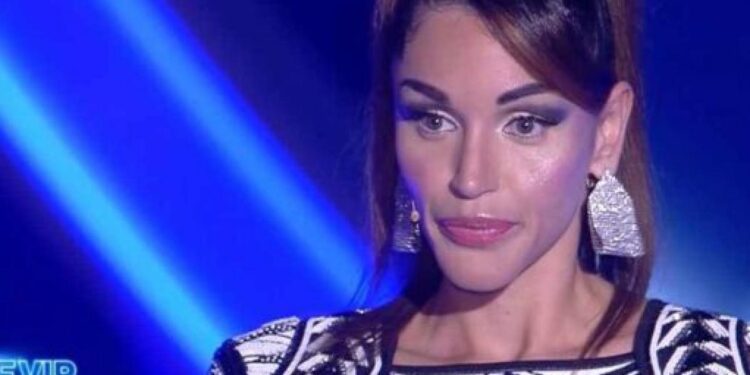 gf vip 6 spoiler 14 grande fratello vip delia duran avvistata mentre bacia un uomo 2699080