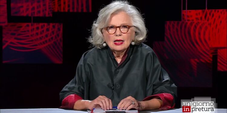 roberta petrelluzzi vita privata biografia 6HTV55TCEpKf54wp