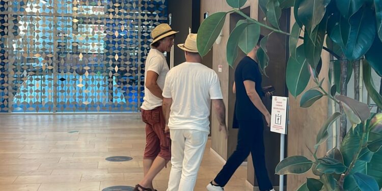 beautiful ronn moss fa una Ronn Inter