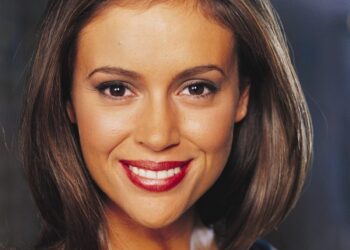 ricordate alyssa milano di melrose phoebe halliwells top ten outfits on charmed