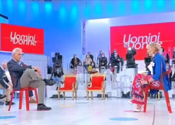 Uomini e Donne, anticipazioni 4 ottobre: Federico Nicotera elimina tutte le corteggiatrici. Alessandro Vicinanza si dichiara a Roberta Di Padua