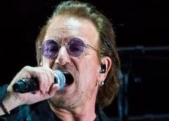 Perchè Bono Vox indossa sempre gli occhiali da sole