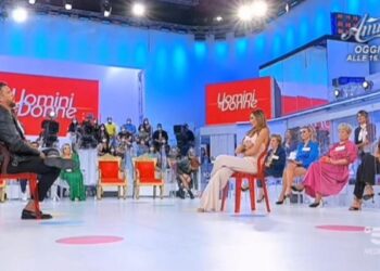 Uomini e Donne, anticipazioni 2 novembre: Roberta Di Padua non crede ad Alessandro Vicinanza. Volano stracci con Ida Platano