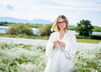 Tempesta d’amore, anticipazioni 21 dicembre: Josie pregherà André di non licenziarla