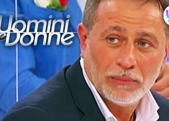 Uomini e Donne, anticipazioni 24 gennaio: Lavinia bacia ancora un corteggiatore. Carola si nega
