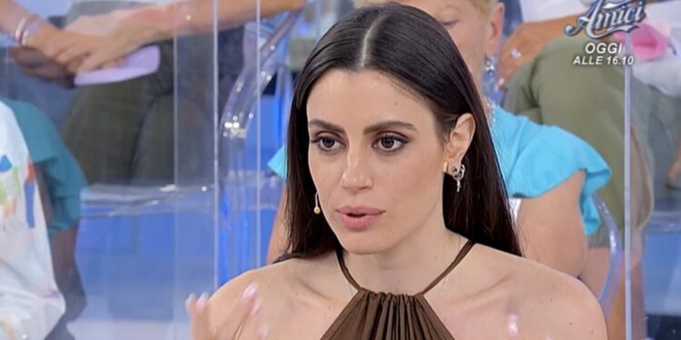 Uomini e Donne, anticipazioni 26 gennaio: tregua per Federico e Carola? Drastica decisione per Lavinia